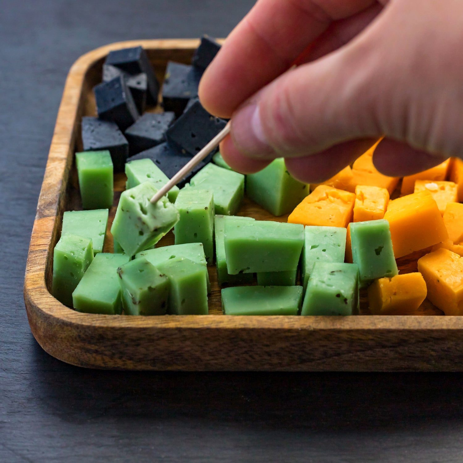 03_1b0d95e1-bb24-412e-afc6-f3b06b3bbf3b.jpg Wood Double Sided Toothpicks with Clear Plastic Storage Box - Image 1