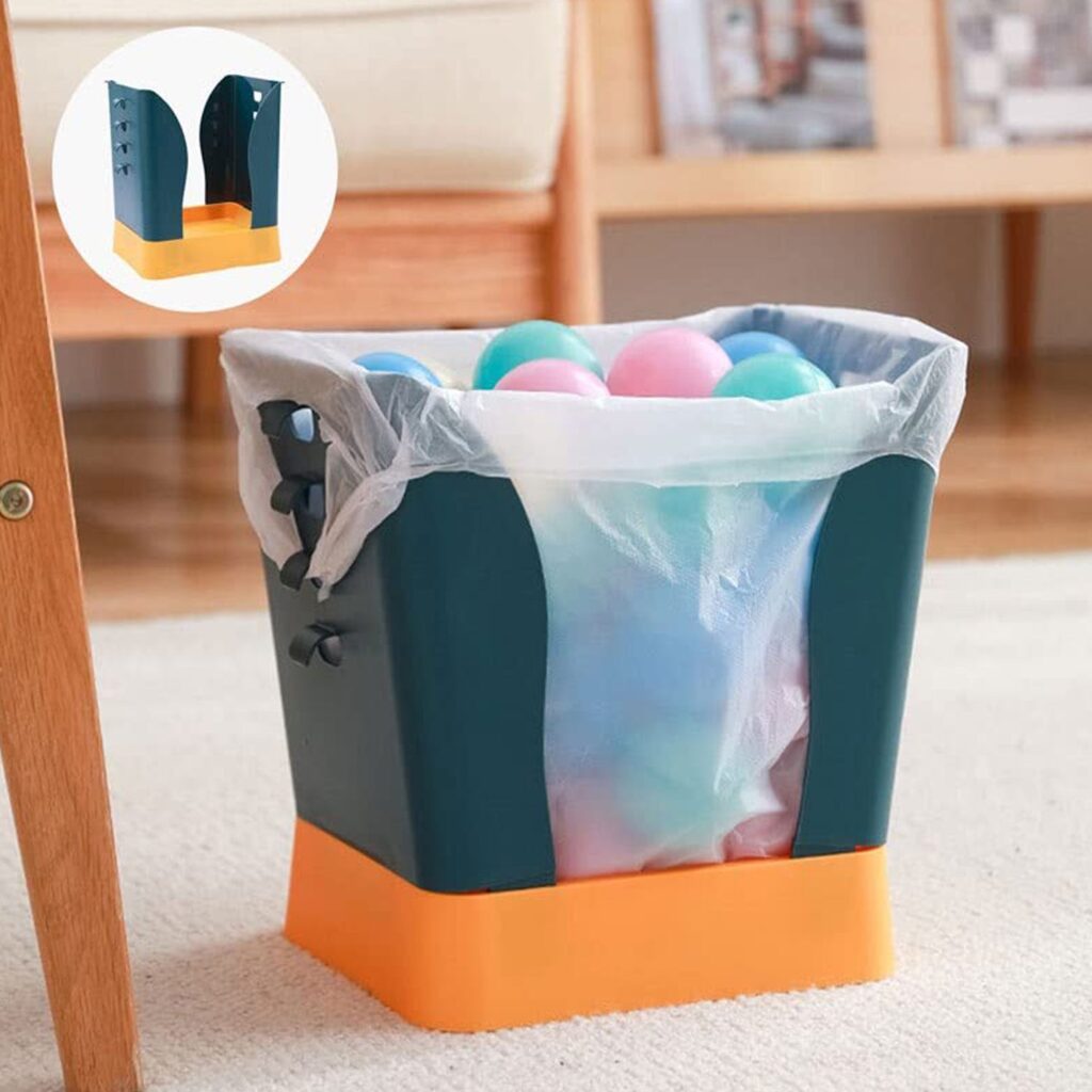 Expandable plastic trash can for kitchen
