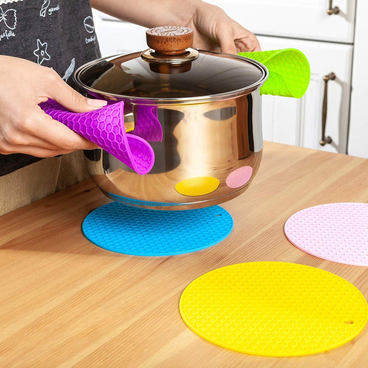 04_f2682db6-d03c-4052-afeb-cff42c535a1b.jpg Silicone Trivet for Hot Dishes