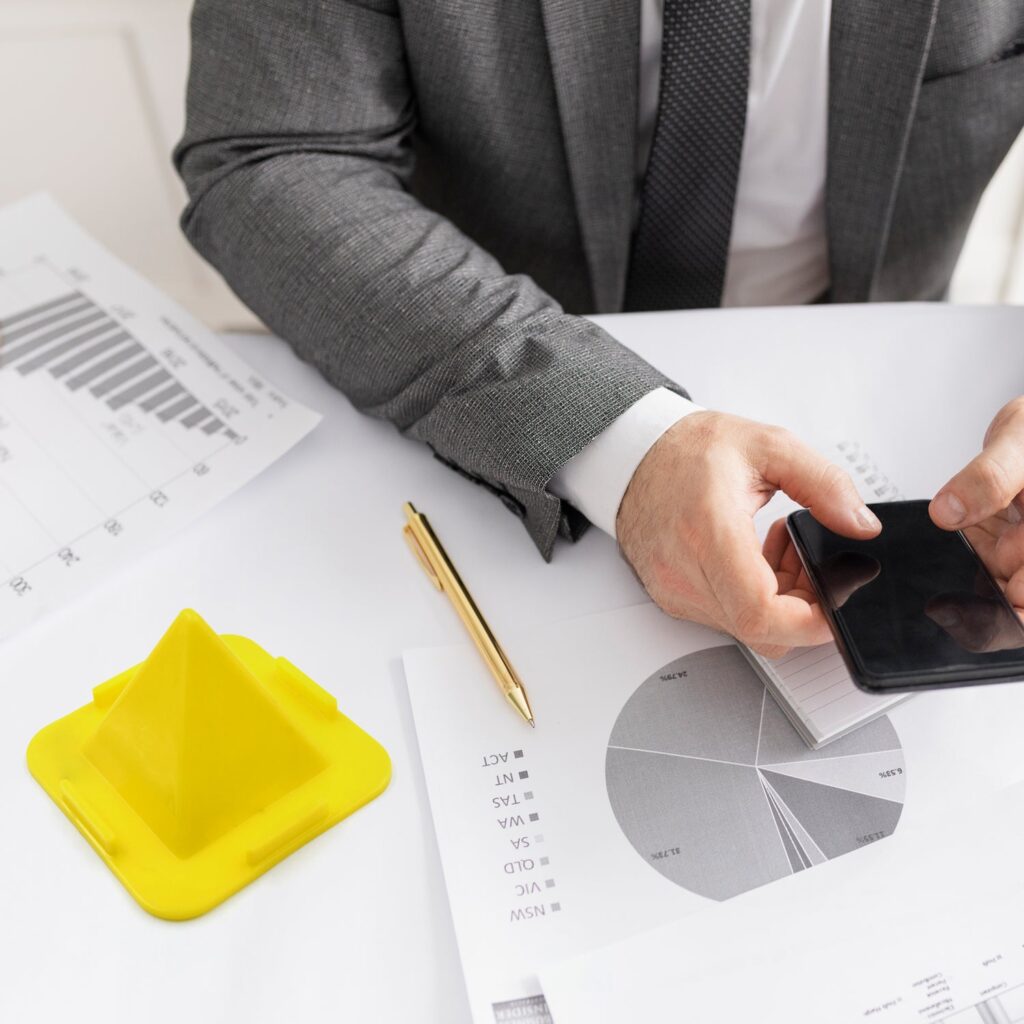 Pyramid Shape Mobile Holder for Desk