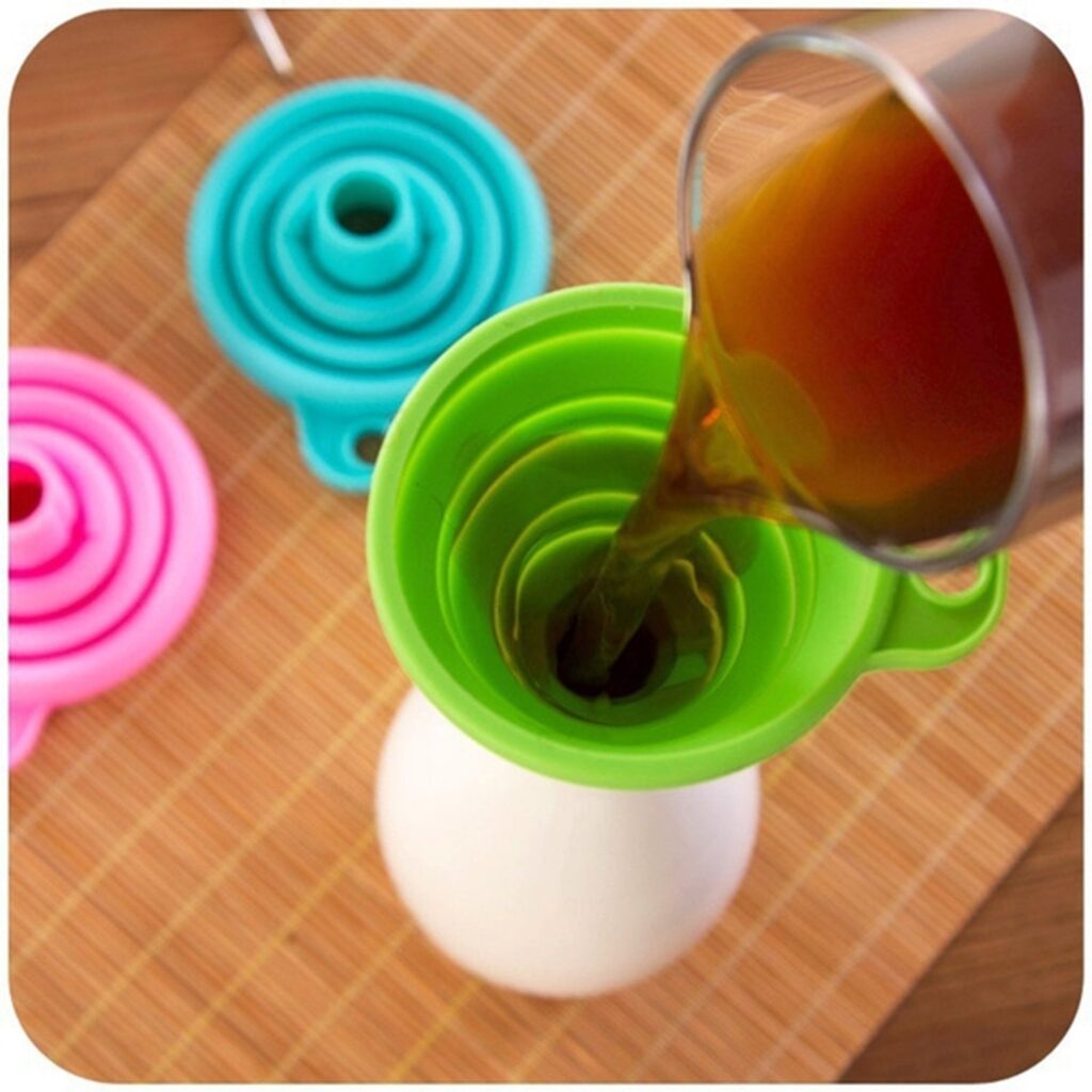 Collapsible silicone funnel for kitchen oil and sauce pouring