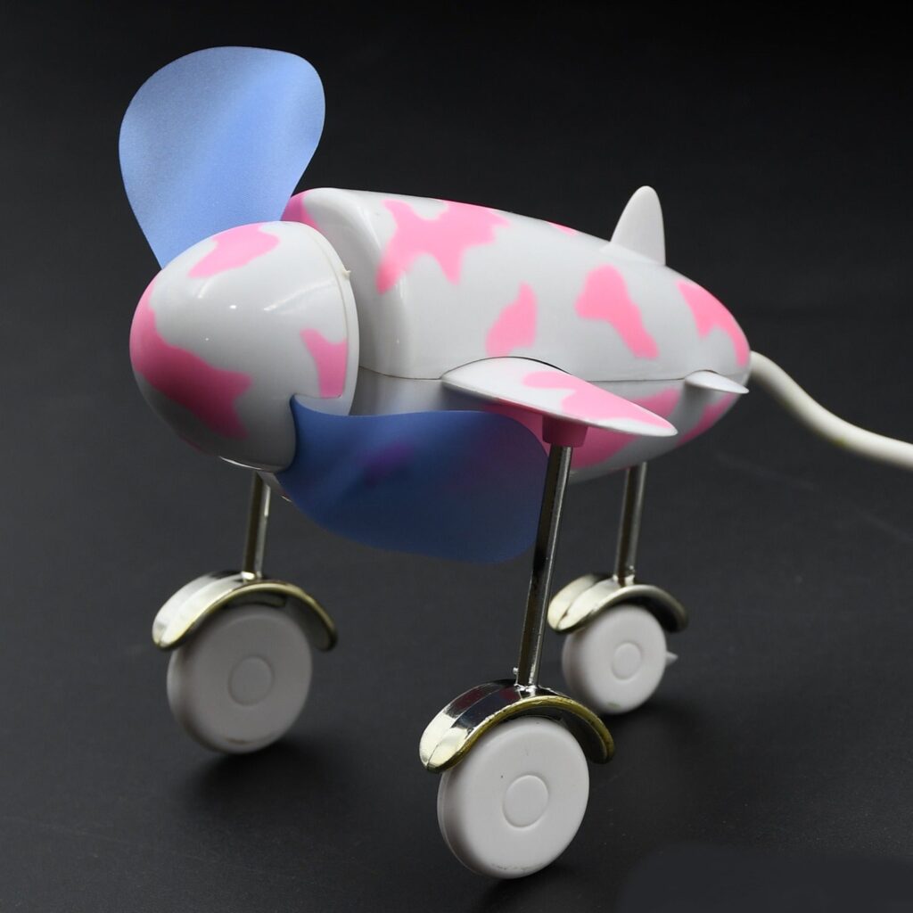 Plane-shaped USB fan for laptop and computer