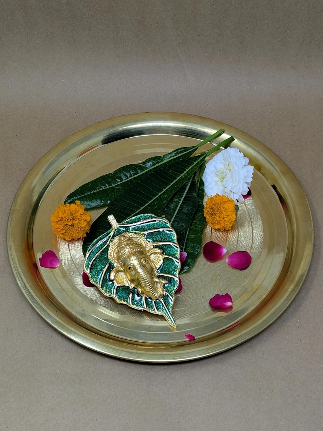 81XhJgkRvHL._SL1500_ Click Pujan Golden Ganesh Paan Wall Hanging - Lord Ganesha Face on Green Leaf for Home Decor - Image 4