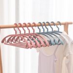 Plastic Clothes Hangers, Slim & Durable Space-Saving Hangers (10 Pack)
