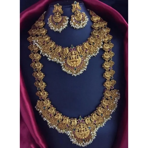 Stunning Gold Plated Jewellery Set with Earrings