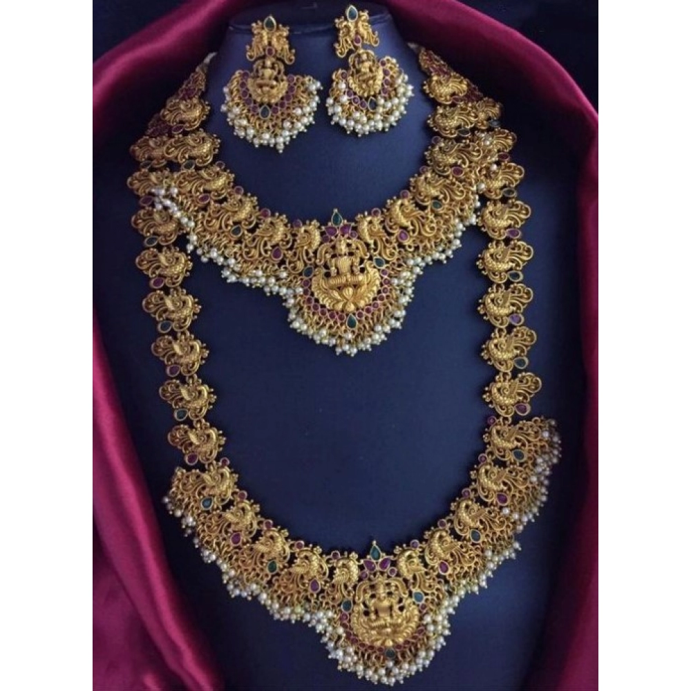 Stunning Gold Plated Jewellery Set with Earrings