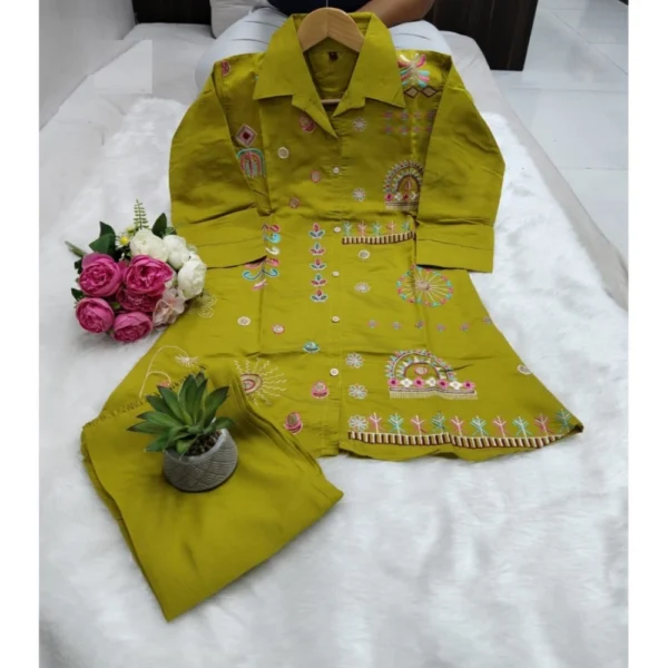 Generic Women's Roman Silk Embroidered 3/4th Sleeve Collar Neck Co-Ord Set (Green)