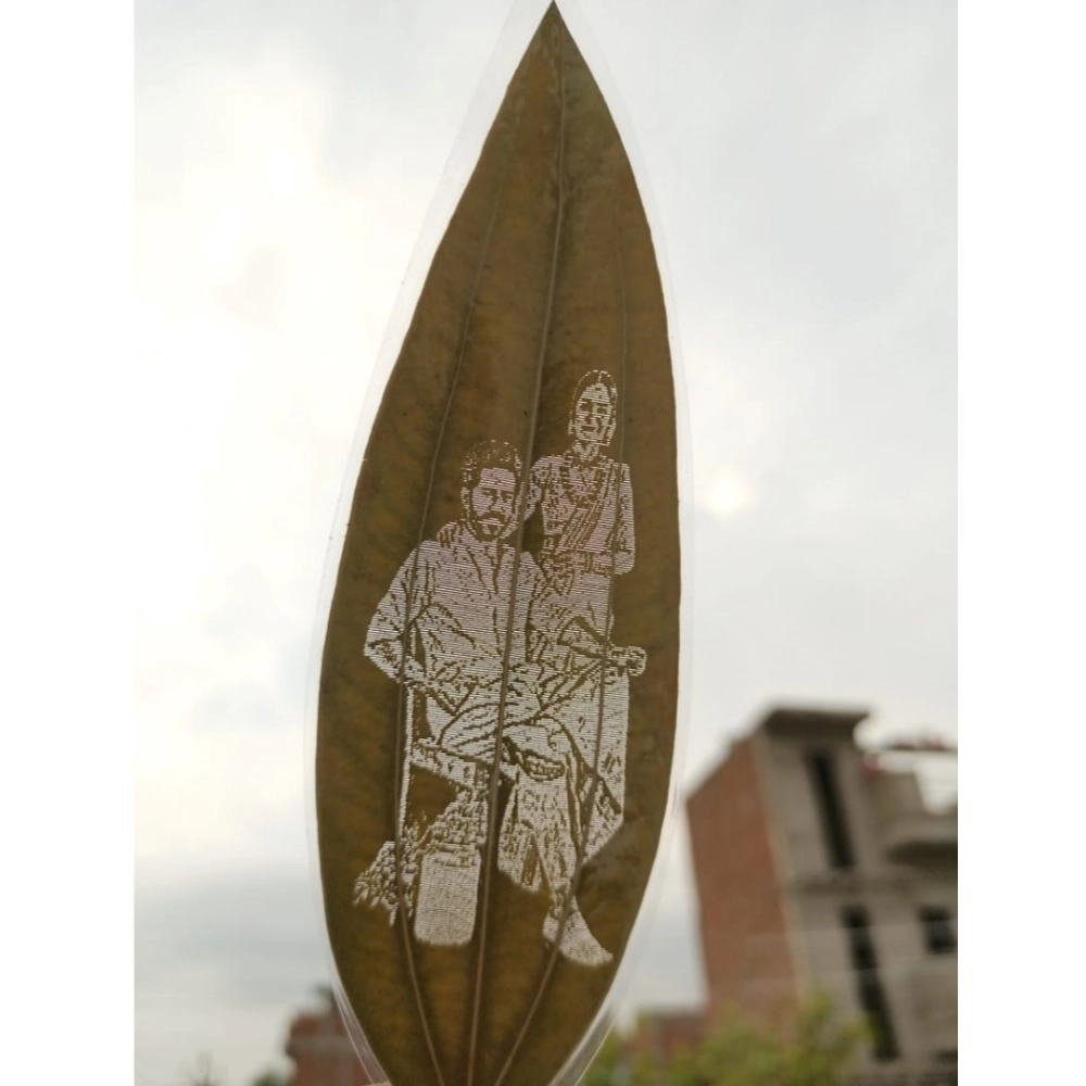 Personalized engraved portrait on a natural leaf