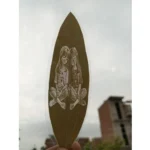 Engraved best friends or sisters portrait on a natural leaf