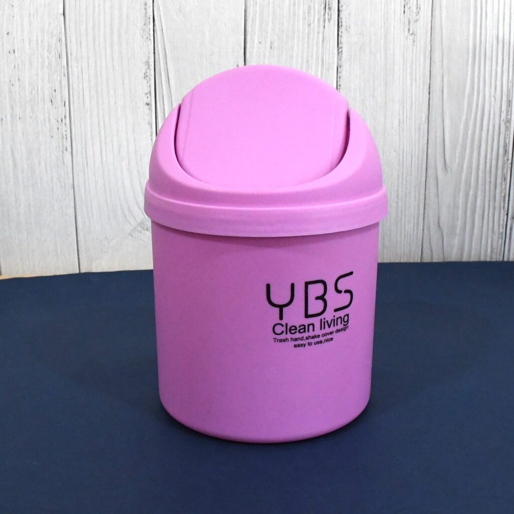 Mini trash can with lid for desk