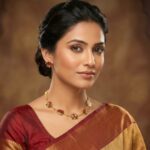 Traditional Lotus Design Necklace with Stud Earrings Set (1 Set) - Image 4