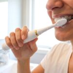 Rechargeable Electric Toothbrush White Color With 3 Extra head (1 Pc/ mix Color) - Image 3