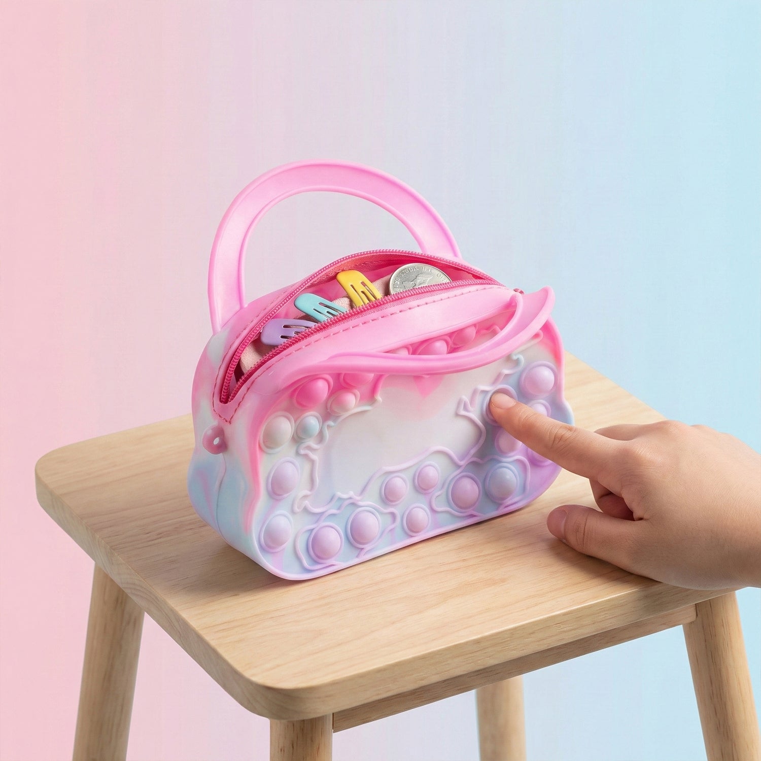 03_64c72eb3-eb2c-4625-8f08-e8921f44f0f3.jpg Silicone Pop It coin purse with zipper and handle