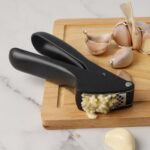 Manual Garlic Press Crusher Tool (1 Pc) - Image 4