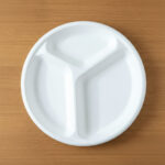 Vegnar 10 Inch 3-Compartment Round Compostable Bagasse Plate (10 Pc) - Image 7