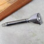 Stainless Steel Fruit & Vegetable Peeler with Serrated Blade (1 Pc) - Image 9