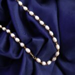 Elegant Pearl Beaded Necklace with Gold-Tone Link Detailing (1 Pc) - Image 3
