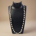 Elegant Pearl Beaded Necklace with Gold-Tone Link Detailing (1 Pc) - Image 6