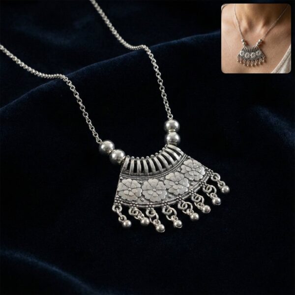 Oxidised Silver Finish Floral Chandelier Pendant Necklace (1 Pc)